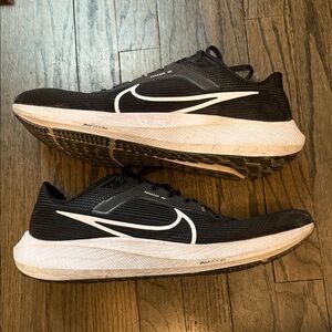 Nike Black and White Men’s Running Shoes